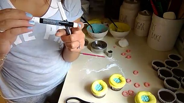 Let's Get Baking w/Alyssa (Flamingo Cupcakes)